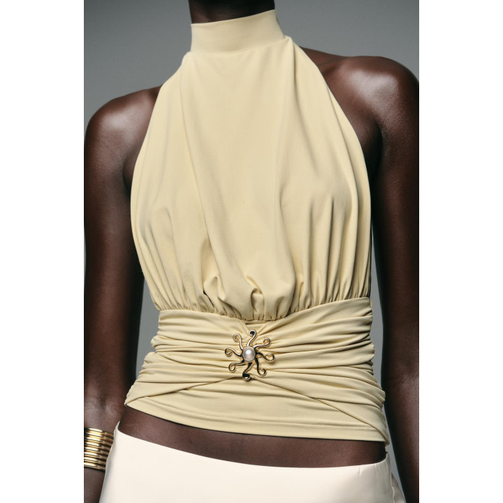 ТОП ИЗ ПОЛИАМИДА СО СБОРКАМИ И СОЛНЦЕМ