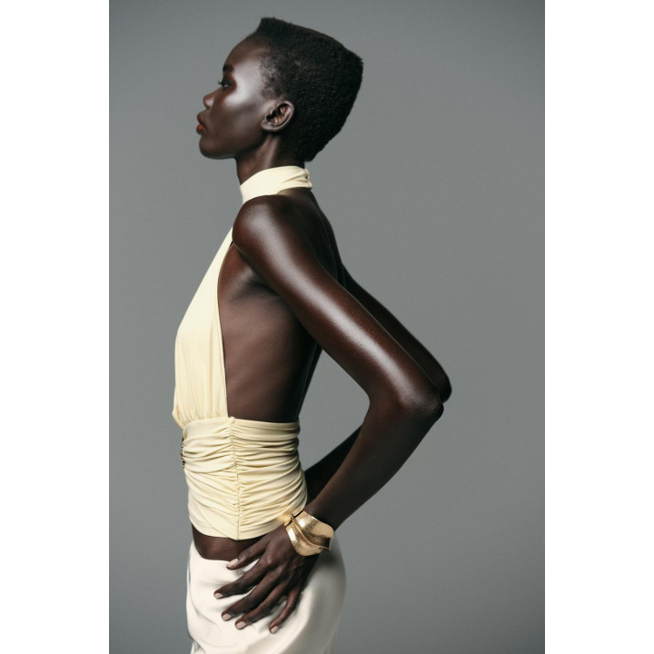 ТОП ИЗ ПОЛИАМИДА СО СБОРКАМИ И СОЛНЦЕМ