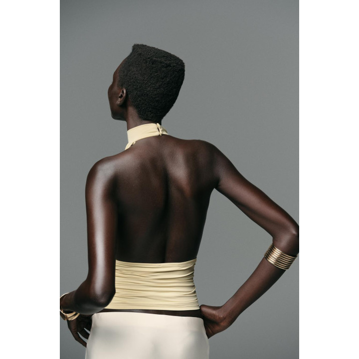 ТОП ИЗ ПОЛИАМИДА СО СБОРКАМИ И СОЛНЦЕМ