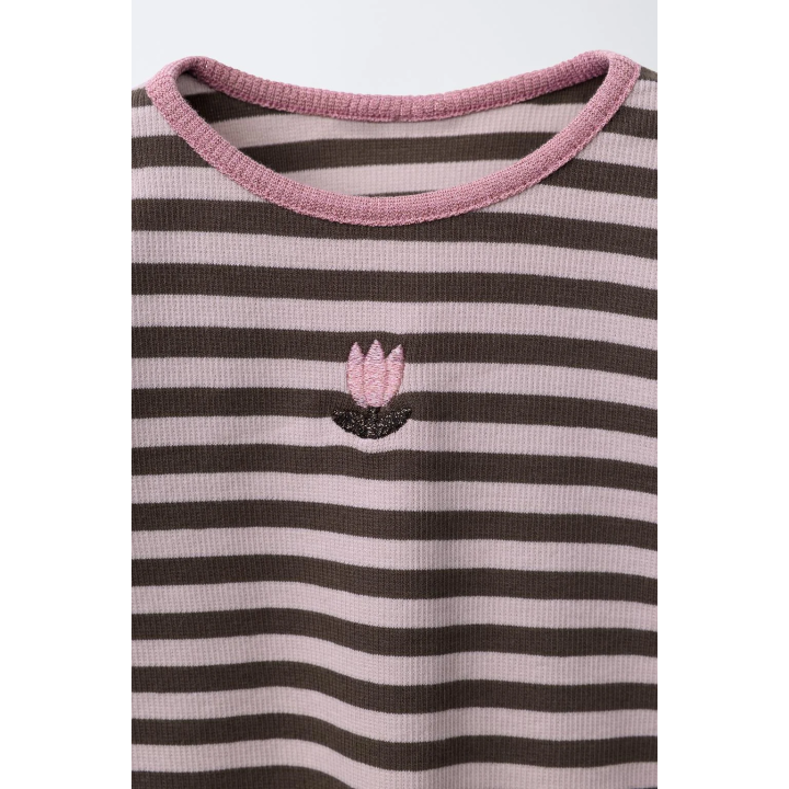 ЛОНГСЛИВ В ПОЛОСКУ С БЛЕСТЯЩИМ ПРИНТОМ И ВЫШИВКОЙ