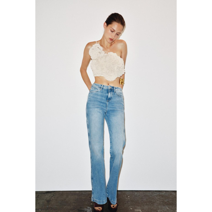 УКОРОЧЕННЫЙ ТОП С ЦВЕТАМИ