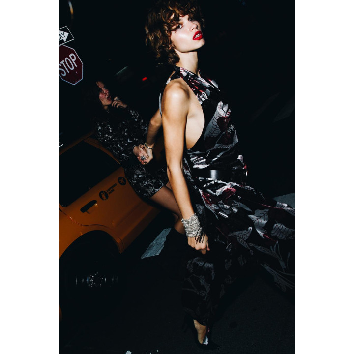 БАРХАТНОЕ ПЛАТЬЕ С ВЫШИВКОЙ