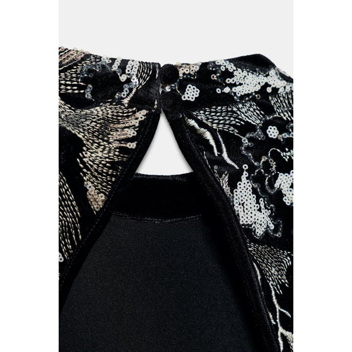 БАРХАТНОЕ ПЛАТЬЕ С ВЫШИВКОЙ