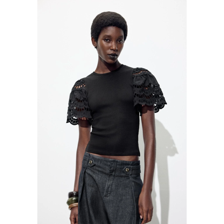 ТОП БЕЗ РУКАВОВ С ВЫШИВКОЙ