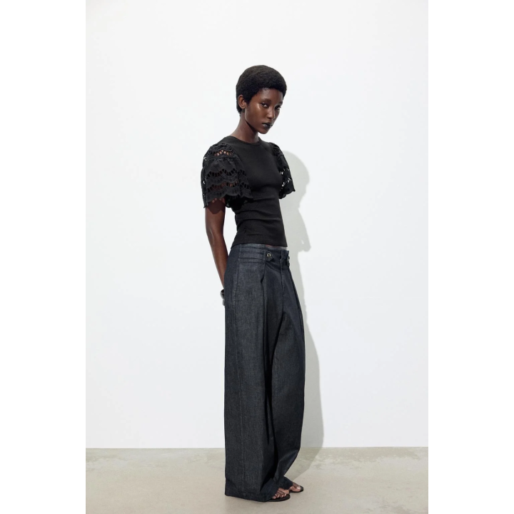 ТОП БЕЗ РУКАВОВ С ВЫШИВКОЙ