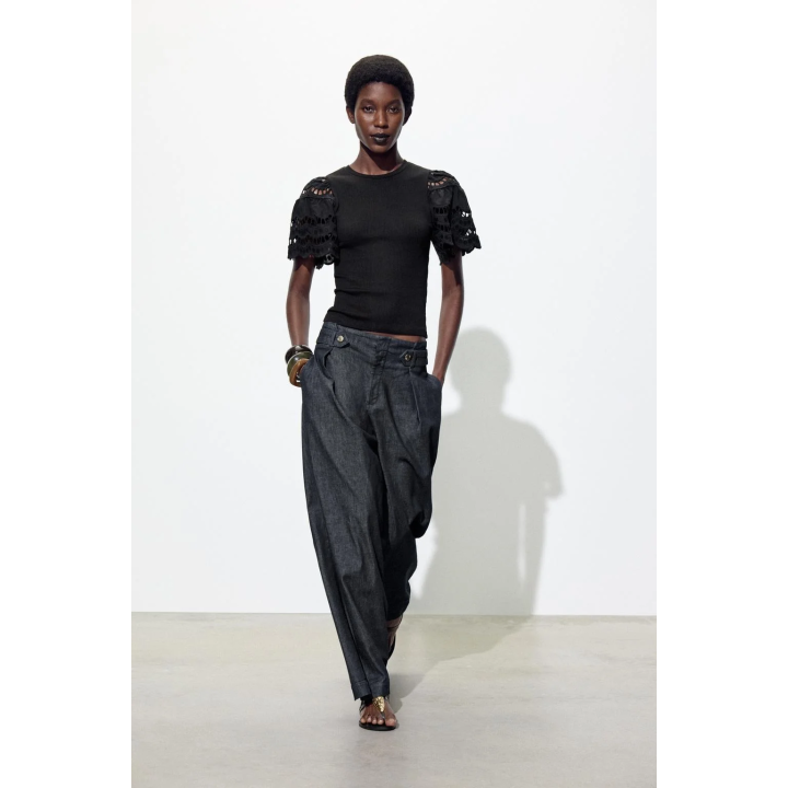 ТОП БЕЗ РУКАВОВ С ВЫШИВКОЙ