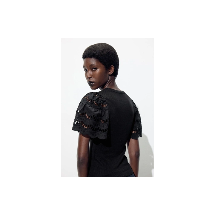 ТОП БЕЗ РУКАВОВ С ВЫШИВКОЙ