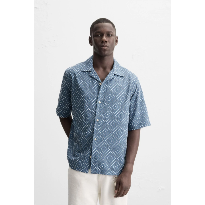 Рубашка с контрастной вышивкой