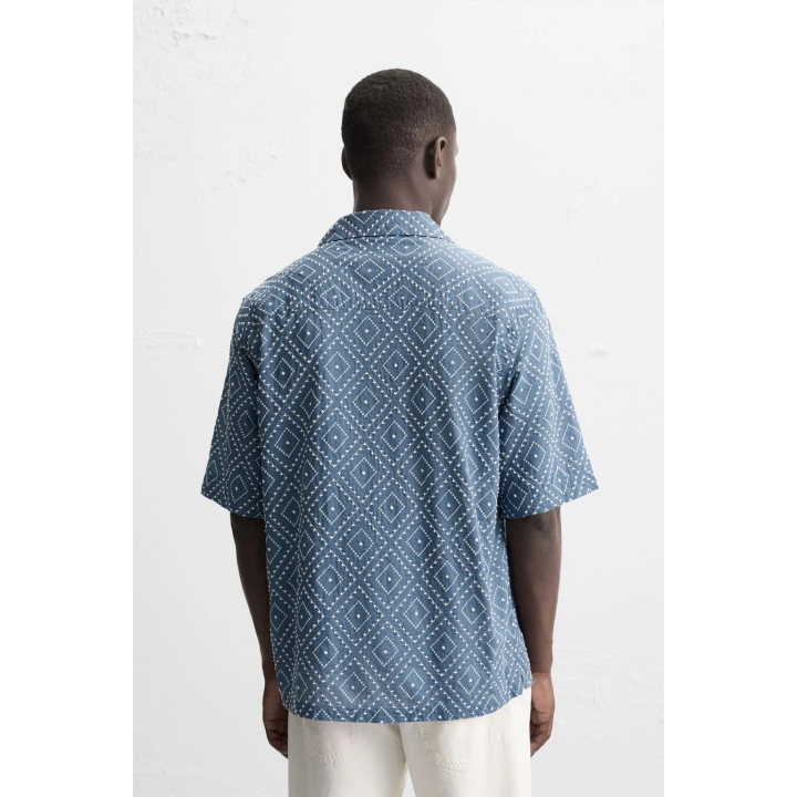 Рубашка с контрастной вышивкой