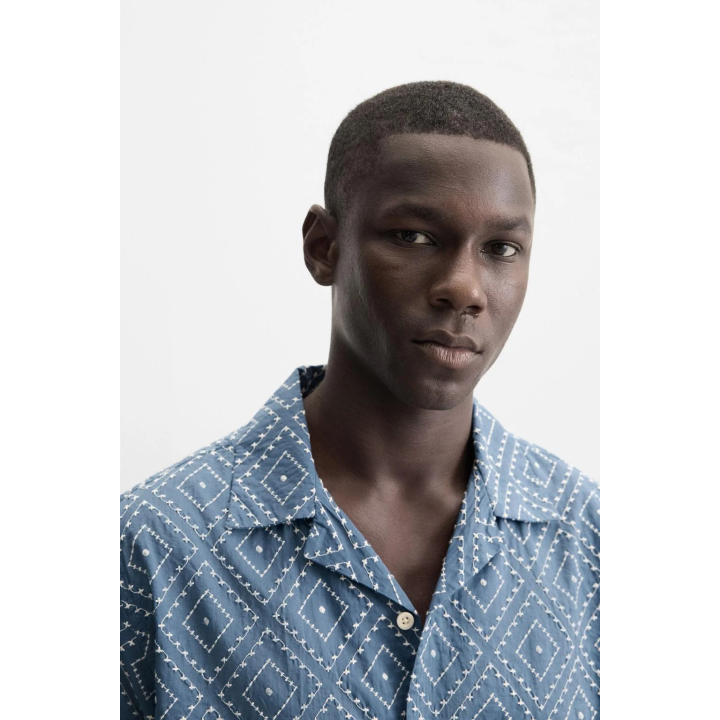 Рубашка с контрастной вышивкой