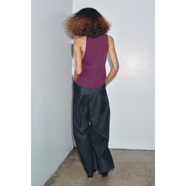 АСИММЕТРИЧНЫЙ ТОП ИЗ КРЕПА С ПРЯЖКОЙ