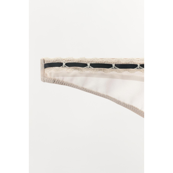 ТРУСЫ С БАНТОМ И КОНТРАСТНОЙ ОТДЕЛКОЙ