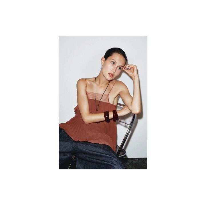 ПЛИССИРОВАННЫЙ ТОП С ВОЛАНОМ