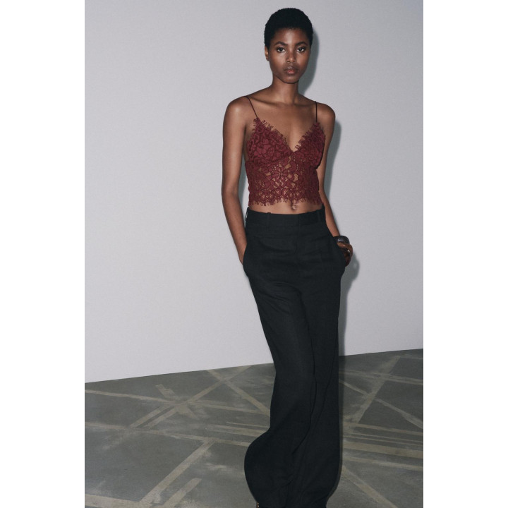 УКОРОЧЕННЫЙ ТОП С ВЫШИВКОЙ