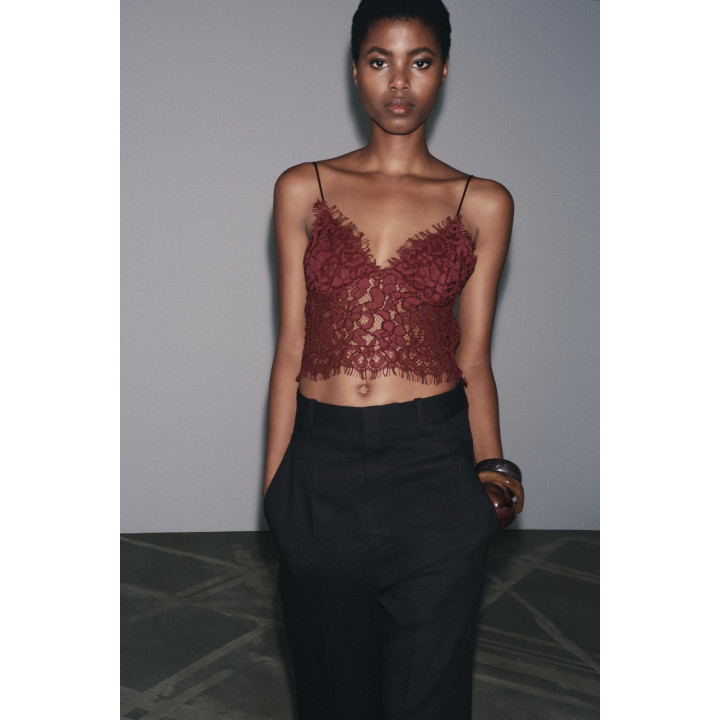 УКОРОЧЕННЫЙ ТОП С ВЫШИВКОЙ