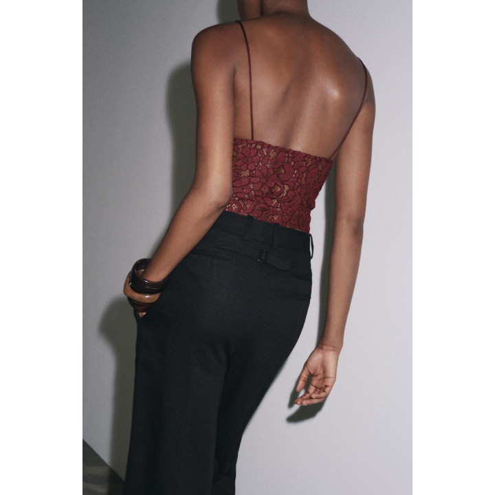 УКОРОЧЕННЫЙ ТОП С ВЫШИВКОЙ