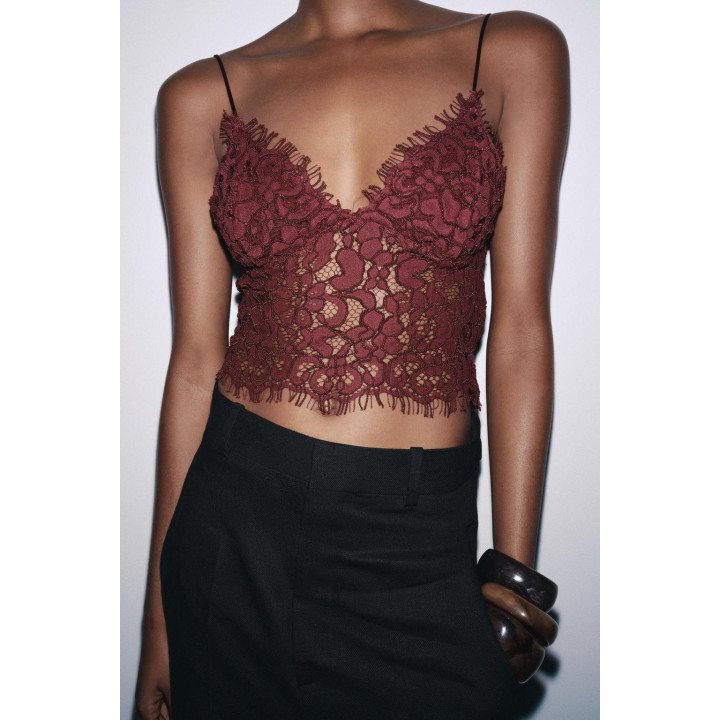 УКОРОЧЕННЫЙ ТОП С ВЫШИВКОЙ