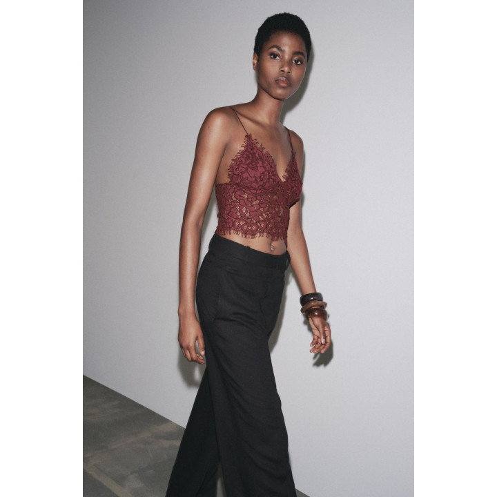 УКОРОЧЕННЫЙ ТОП С ВЫШИВКОЙ