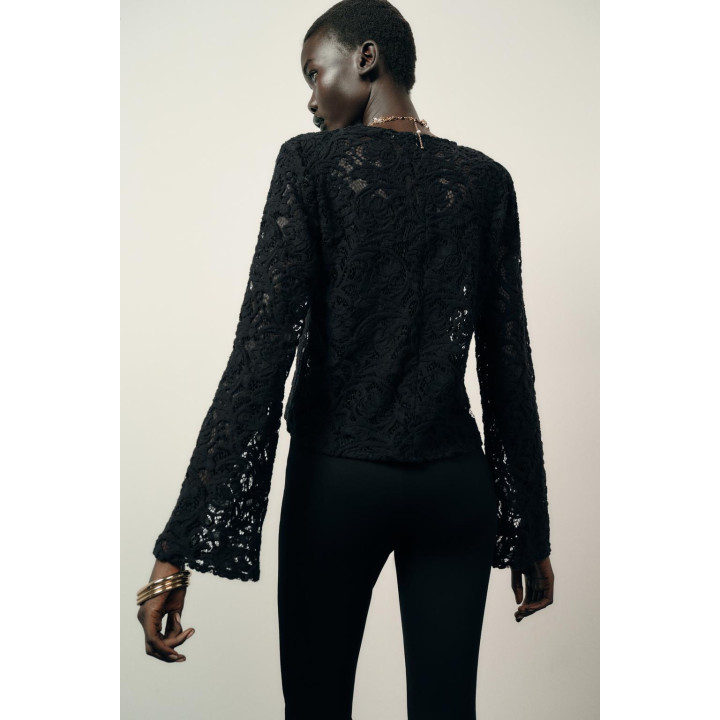 КРУЖЕВНОЙ ТОП С ПОДПЛЕЧНИКАМИ