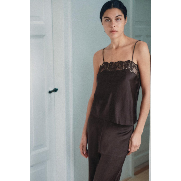 АТЛАСНЫЙ ТОП С КРУЖЕВОМ