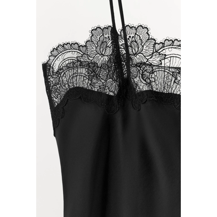 АТЛАСНЫЙ ТОП С КРУЖЕВОМ НА БРЕТЕЛЯХ