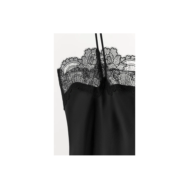 АТЛАСНЫЙ ТОП С КРУЖЕВОМ НА БРЕТЕЛЯХ