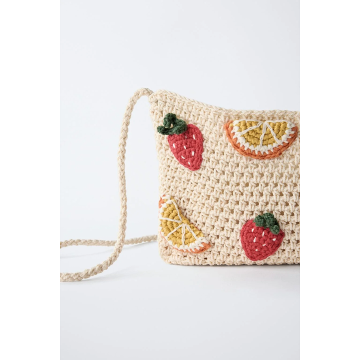СУМКА ИЗ КРУЖЕВА КРОШЕ С ДЕТАЛЯМИ «ФРУКТЫ»
