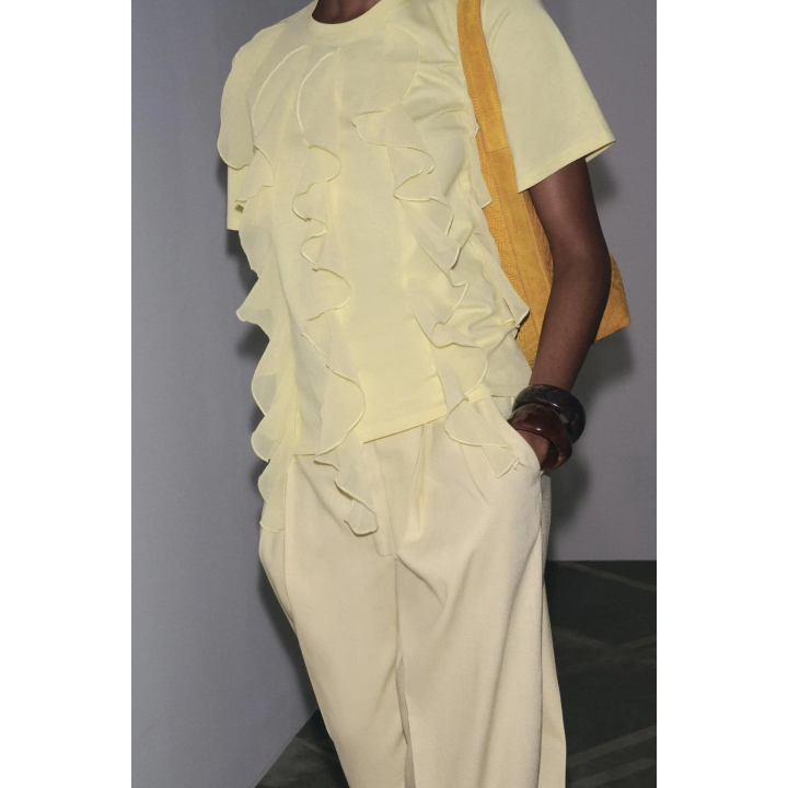 ФУТБОЛКА С ВОЛАНАМИ С ПЕРЕДИ