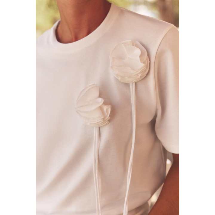 ФУТБОЛКА С ОБЪЕМНЫМИ ЦВЕТАМИ