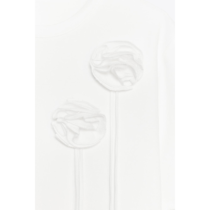 ФУТБОЛКА С ОБЪЕМНЫМИ ЦВЕТАМИ