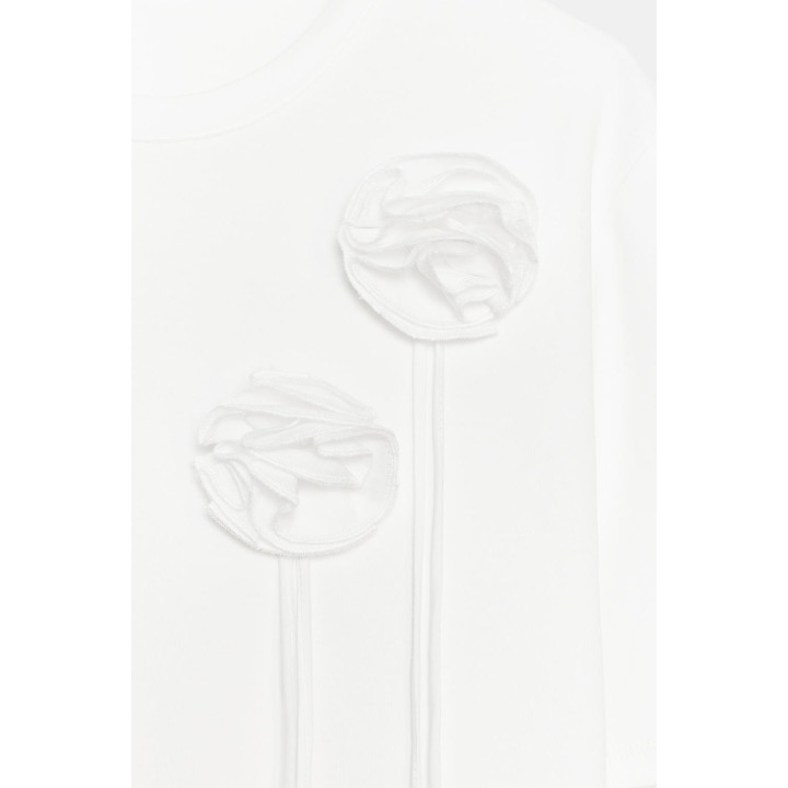 ФУТБОЛКА С ОБЪЕМНЫМИ ЦВЕТАМИ