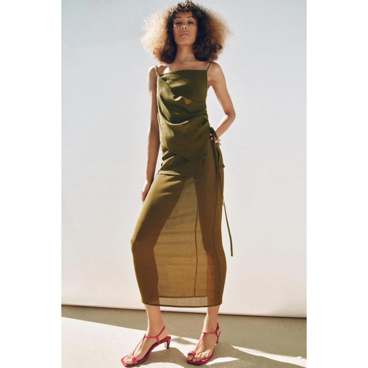 АСИММЕТРИЧНЫЙ ТОП ИЗ ТЕКСТУРИРОВАННОЙ ПОЛУПРОЗРАЧНОЙ ТКАНИ