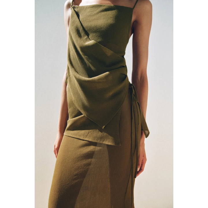 АСИММЕТРИЧНЫЙ ТОП ИЗ ТЕКСТУРИРОВАННОЙ ПОЛУПРОЗРАЧНОЙ ТКАНИ