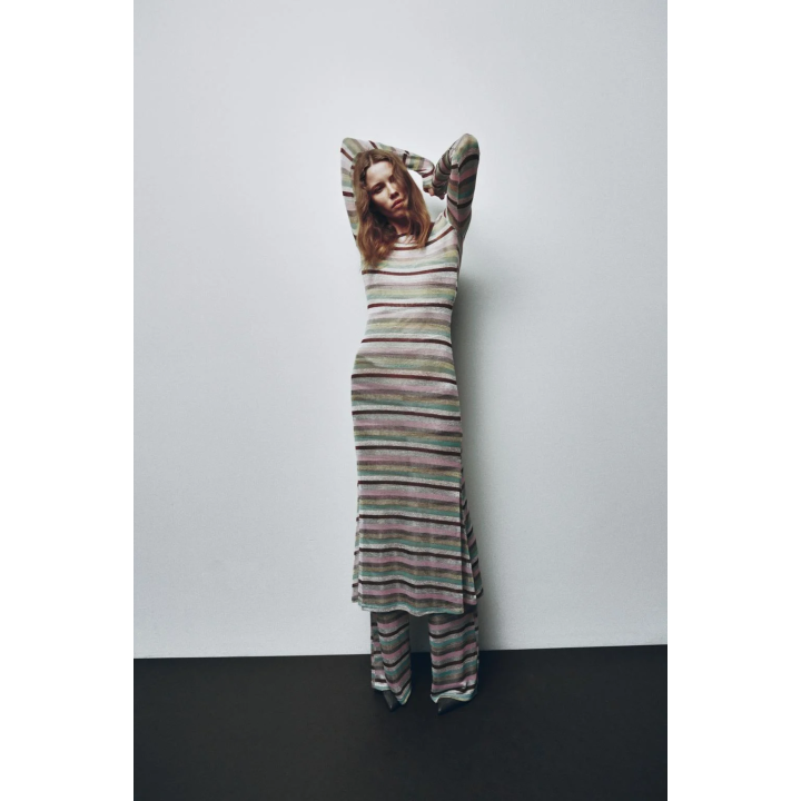 ДЛИННОЕ ПЛАТЬЕ В ПОЛОСКУ С МЕТАЛЛИЗИРОВАННОЙ НИТЬЮ