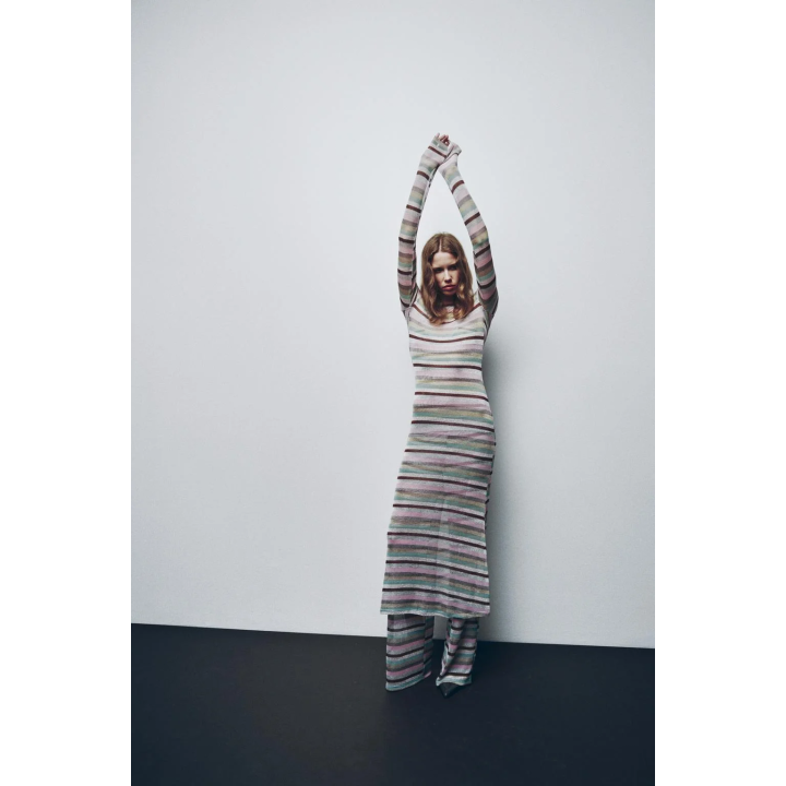 ДЛИННОЕ ПЛАТЬЕ В ПОЛОСКУ С МЕТАЛЛИЗИРОВАННОЙ НИТЬЮ