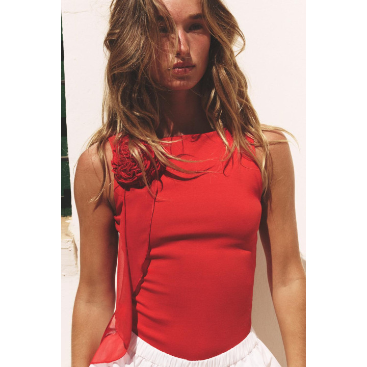 ТОП С ЦВЕТКОМ БЕЗ РУКАВОВ