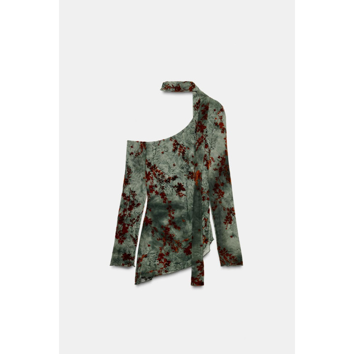 АСИММЕТРИЧНЫЙ ТОП ИЗ БАРХАТИСТОЙ ТКАНИ