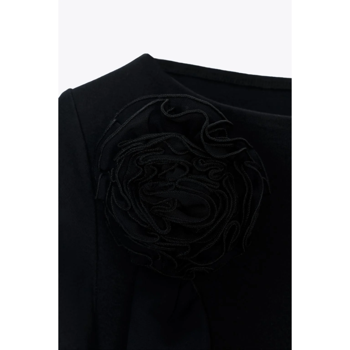 ФУТБОЛКА С ОБЪЕМНЫМ ЦВЕТКОМ