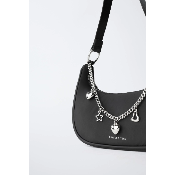 СУМКА С ПЛЕЧЕВЫМ РЕМНЕМ И ПОДВЕСКАМИ