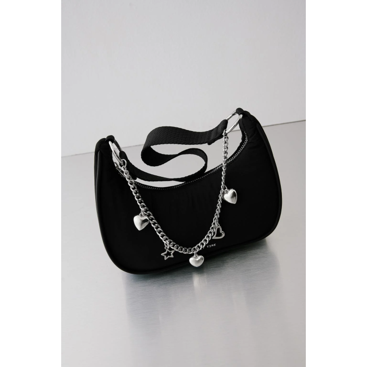 СУМКА С ПЛЕЧЕВЫМ РЕМНЕМ И ПОДВЕСКАМИ