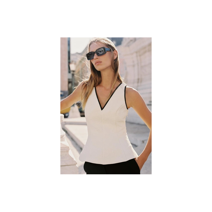 ЖАККАРДОВЫЙ ТОП С БАСКОЙ