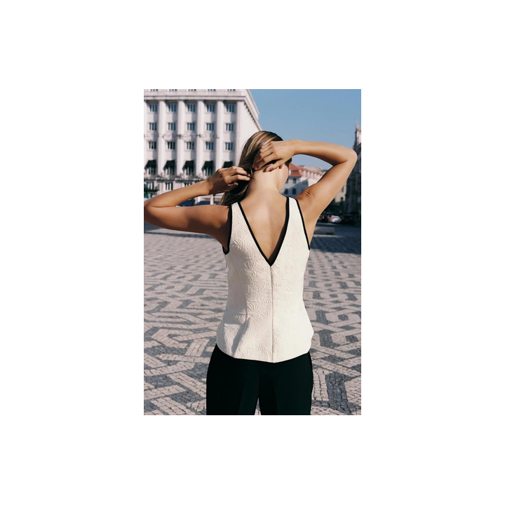 ЖАККАРДОВЫЙ ТОП С БАСКОЙ