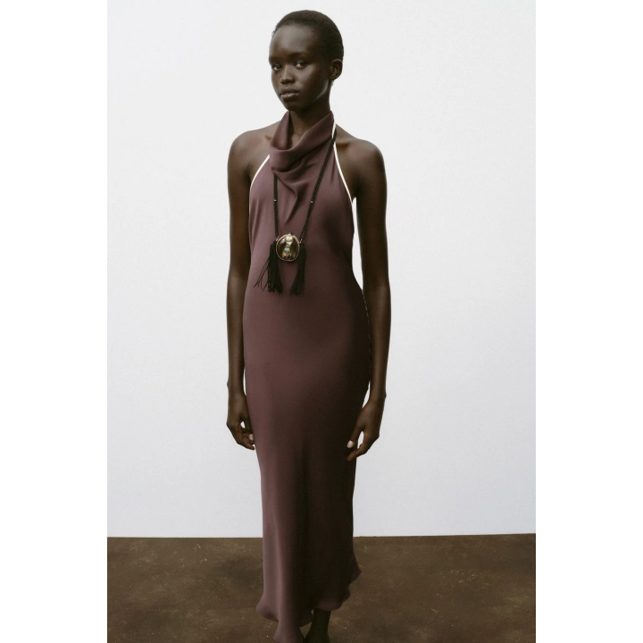 АТЛАСНОЕ ПЛАТЬЕ МИДИ С КОНТРАСТНОЙ ОТДЕЛКОЙ