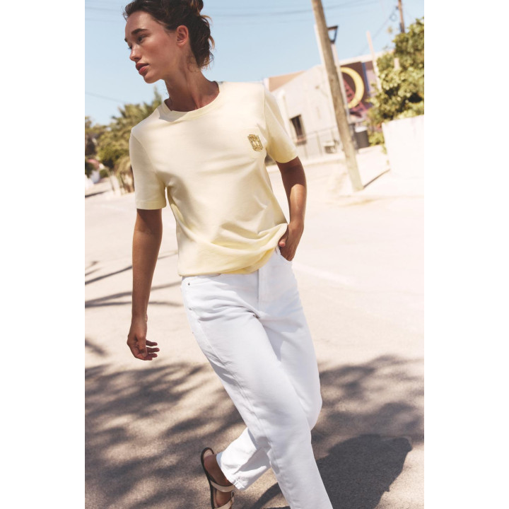 МАЙКА С БРОШЬЮ