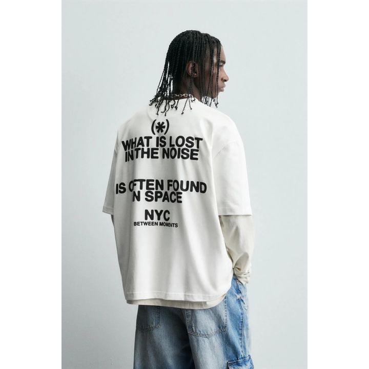 ФУТБОЛКА С ПРОРЕЗИНЕННЫМИ ПРИНТАМИ