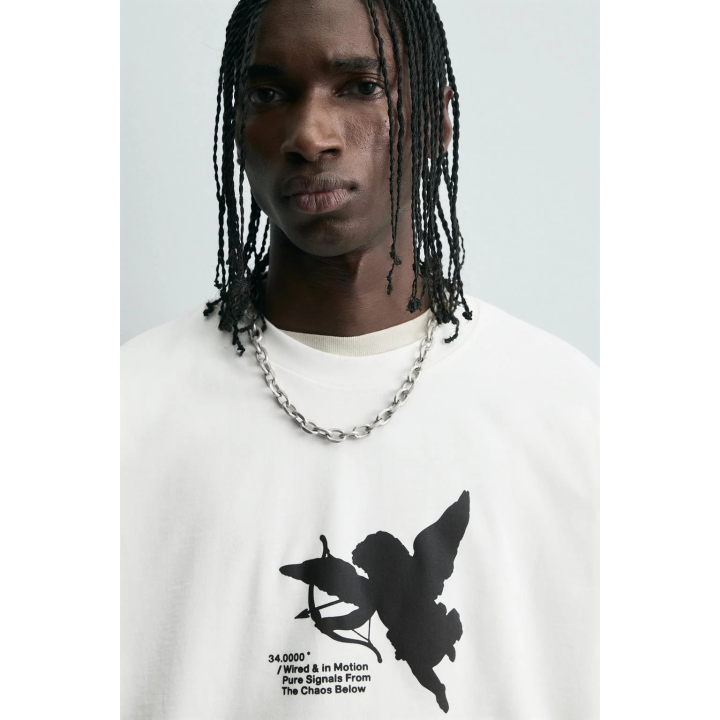 ФУТБОЛКА С ПРОРЕЗИНЕННЫМИ ПРИНТАМИ