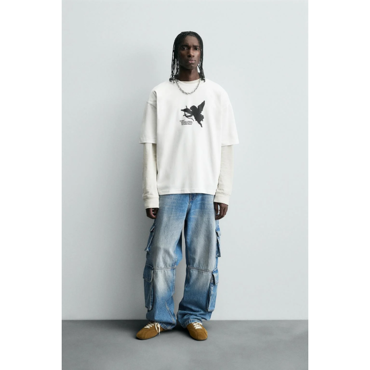 ФУТБОЛКА С ПРОРЕЗИНЕННЫМИ ПРИНТАМИ