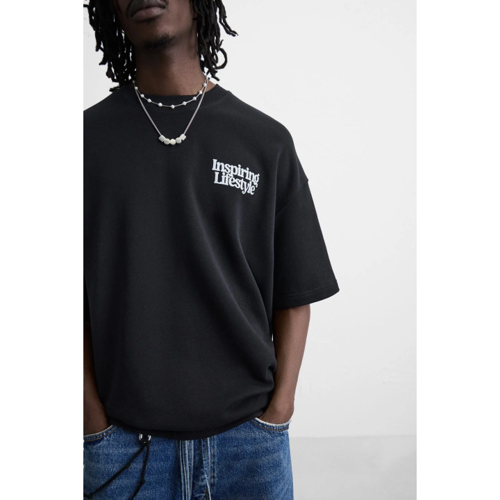 ТОЛСТОВКА С ГРАФИЧЕСКИМИ ПРИНТАМИ