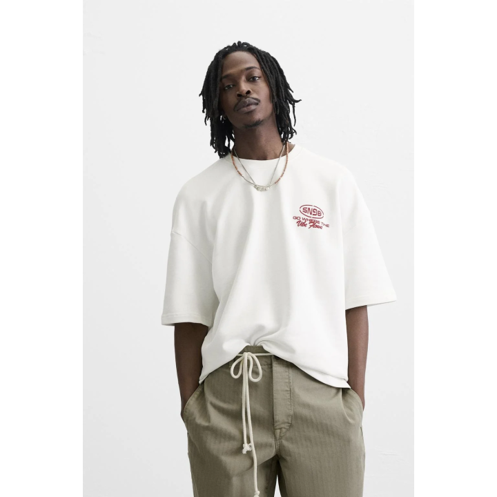 Свитшот с контрастными принтами