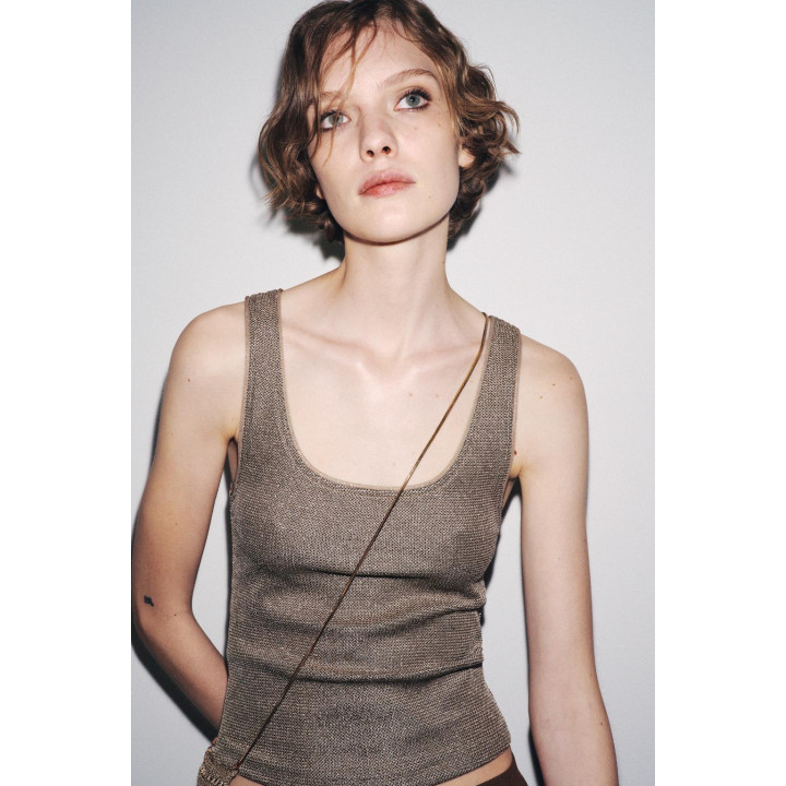 ТОП С ТЕКСТУРОЙ И МЕТАЛЛИЗИРОВАННОЙ НИТЬЮ